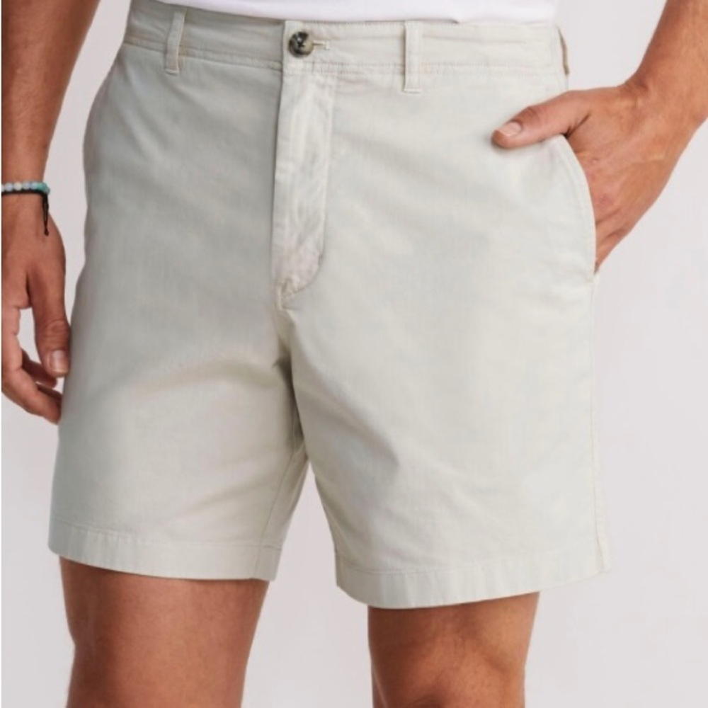 Vineyard Vines 6 inch Island Shorts in Stone